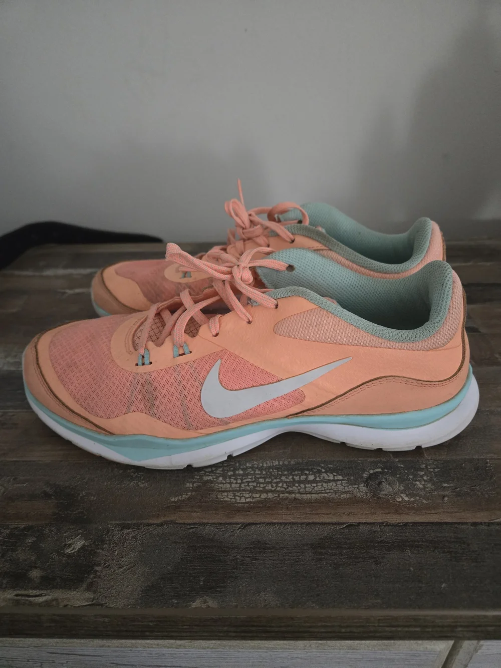 Nike Women's Peach and Mint Athletic Running Shoes